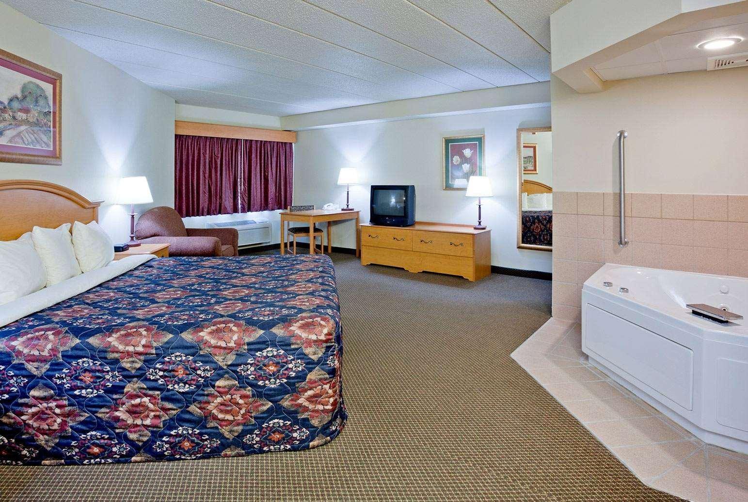 Americinn By Wyndham Fulton Clinton Exterior photo