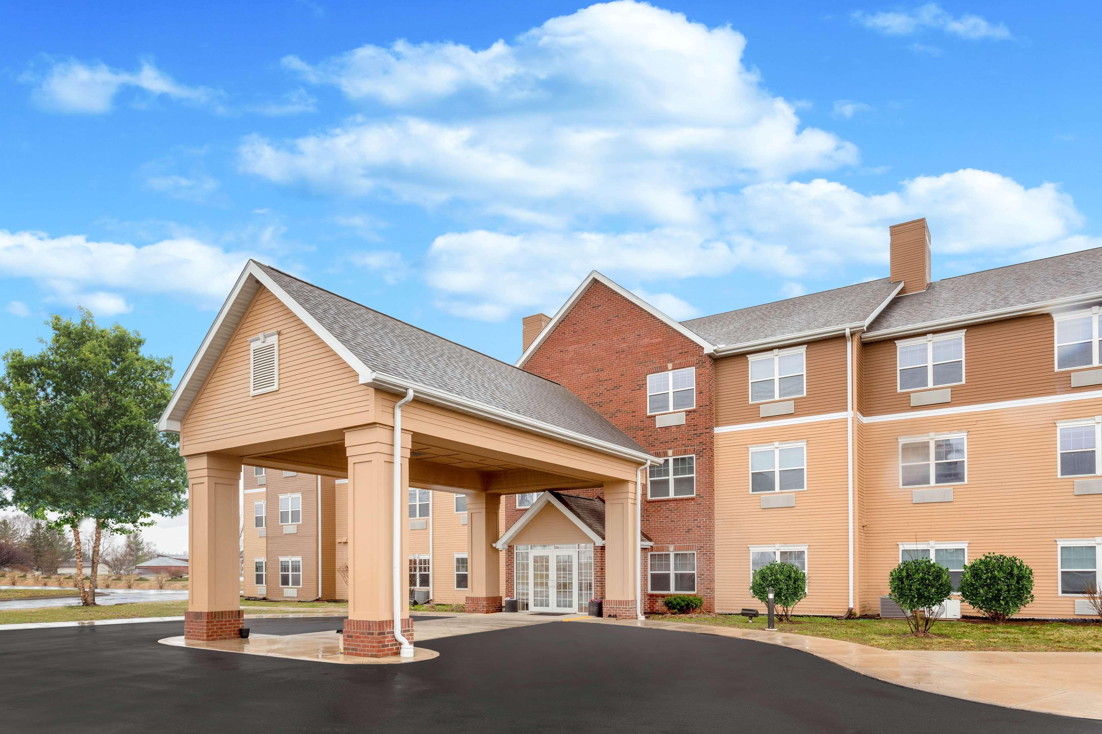 Americinn By Wyndham Fulton Clinton Exterior photo