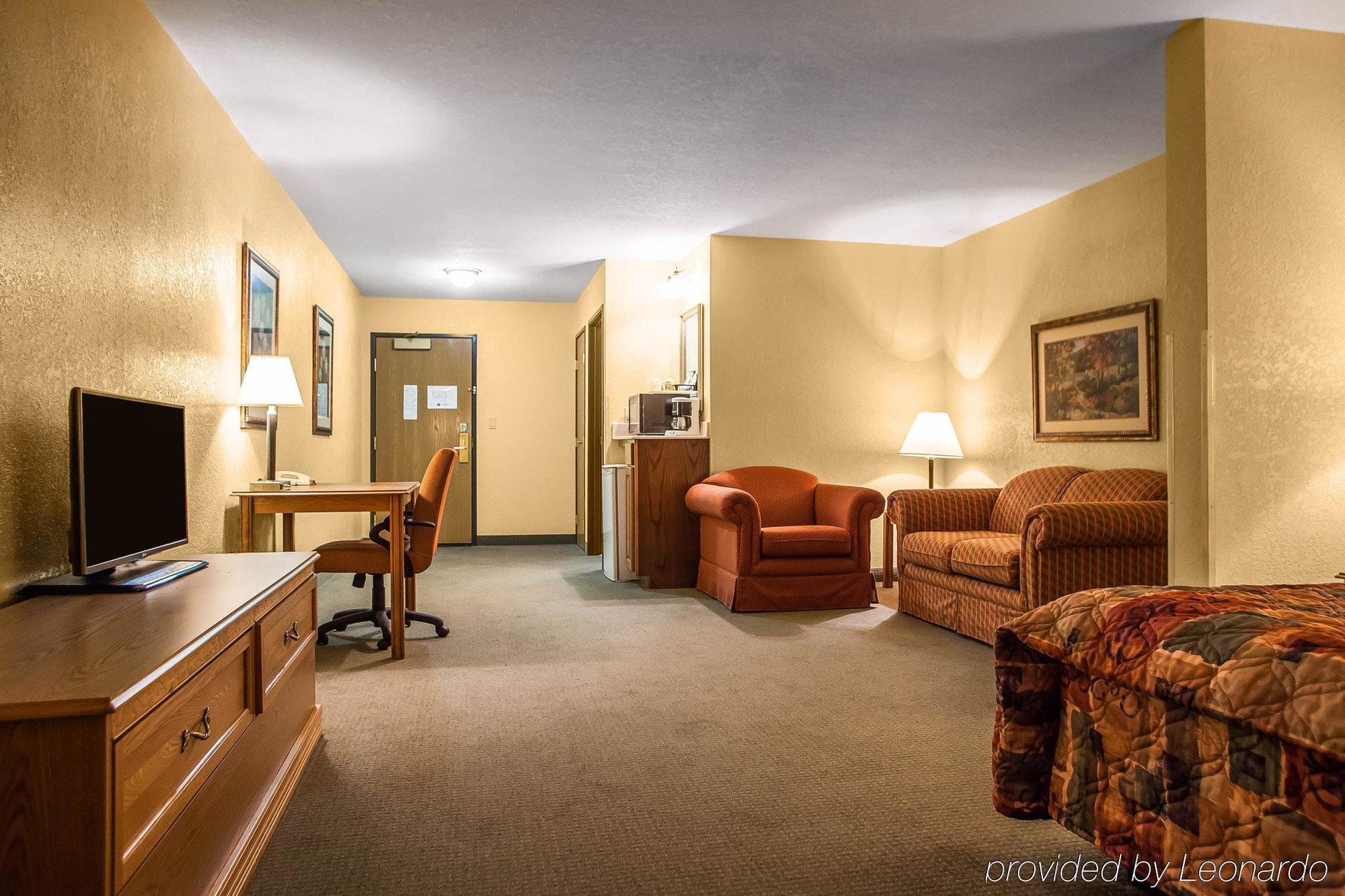 Americinn By Wyndham Fulton Clinton Exterior photo