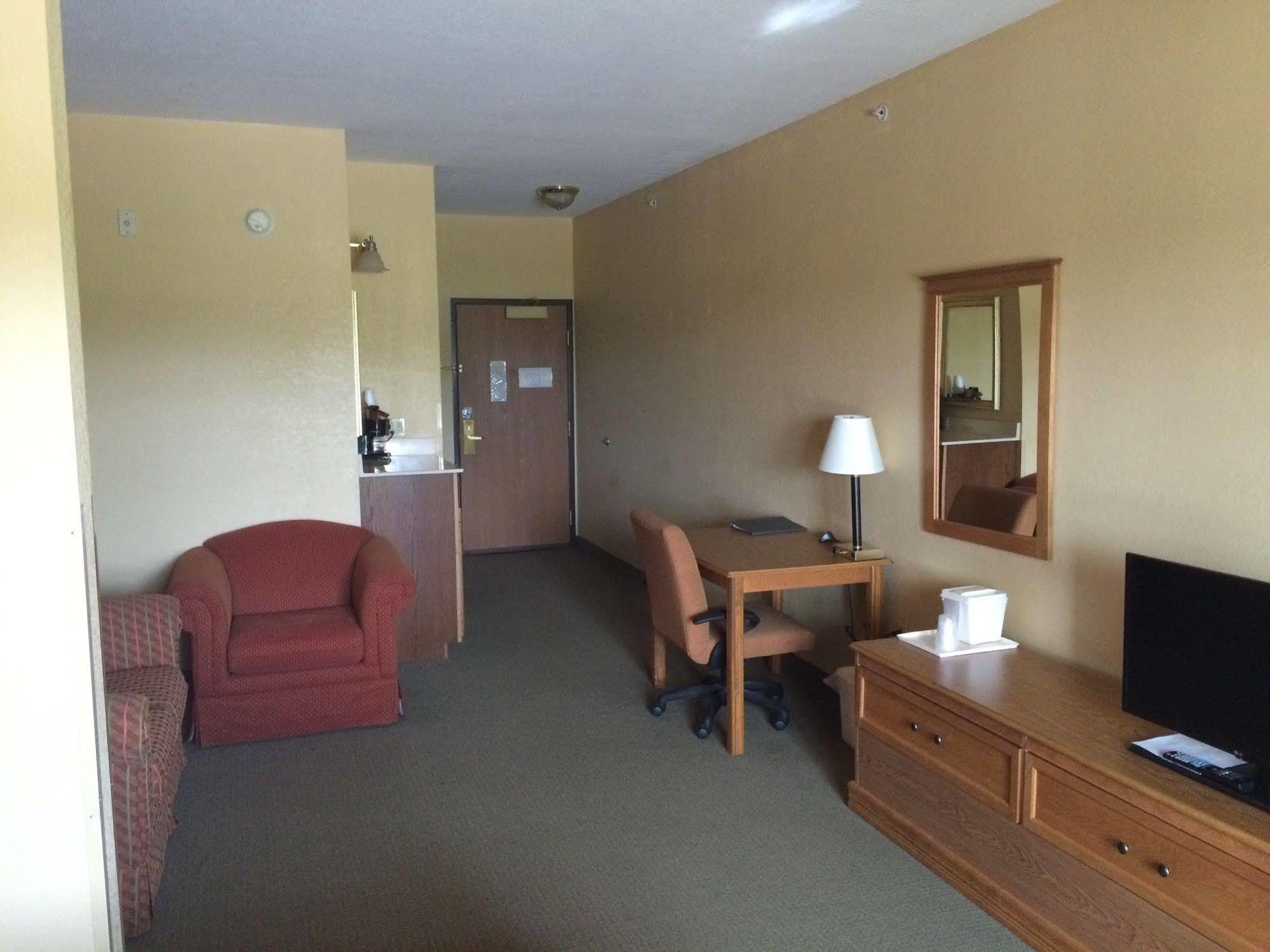 Americinn By Wyndham Fulton Clinton Exterior photo